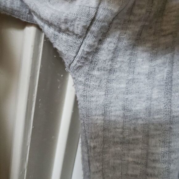 Urban outfitters out from under turtleneck - Picture 9 of 11